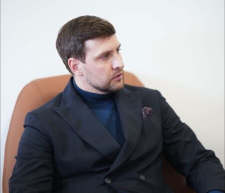 Edin Đerlek o „trbušnoj bini“ u Novom Pazaru: Licemjerje kao nova norma ponašanja? Edin Đerlek o „trbušnoj bini“ u Novom Pazaru: Licemjerje kao nova norma ponašanja?