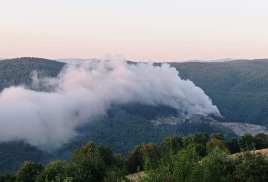 Golo Brdo gori, narod diše dim – a vlast šalje kamione Golo Brdo gori, narod diše dim – a vlast šalje kamione