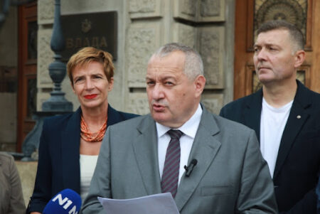 Milivojević: Ni krađa 500.000 glasova Vučiću ne bi pomogla da pobedi Milivojević: Ni krađa 500.000 glasova Vučiću ne bi pomogla da pobedi