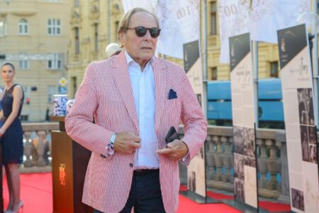 Amina i Rasim Hasanbegović slavili uz oca Melanije Trump: Esplanade proslavila 100. rođendan u velikom stilu Amina i Rasim Hasanbegović slavili uz oca Melanije Trump: Esplanade proslavila 100. rođendan u velikom stilu