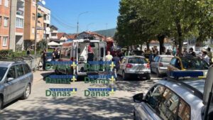 Novi Pazar: Udes u centru grada – Vatrogasci izvlačili vozača iz prevrnutog automobila