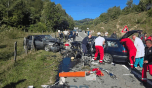 Haos na putu u Sandžaku: Peugeot i Fiat u direktnom sudaru, vozači povrijeđeni Haos na putu u Sandžaku: Peugeot i Fiat u direktnom sudaru, vozači povrijeđeni