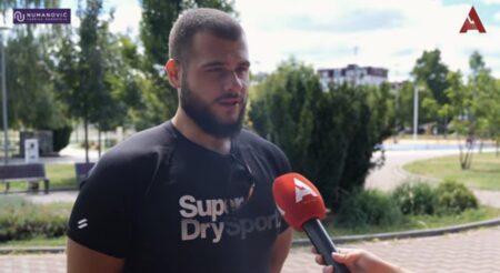 Novopazarac za 14 sati istrčao 100km u jednom danu (VIDEO) Novopazarac za 14 sati istrčao 100km u jednom danu (VIDEO)