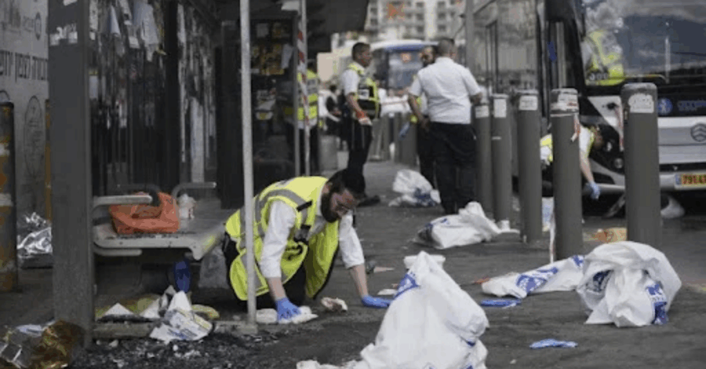 Izraelske genocidne vlasti: Palestinci pucali na autobuskoj stanici u Jerusalimu, ubili šest ljudi Izraelske genocidne vlasti: Palestinci pucali na autobuskoj stanici u Jerusalimu, ubili šest ljudi