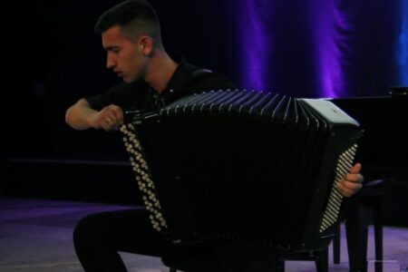 Sandžaklija Damir V. briljirao na svjetskom takmičenju harmonikaša u Njemačkoj Sandžaklija Damir V. briljirao na svjetskom takmičenju harmonikaša u Njemačkoj