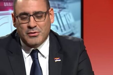 Đukanović (SNS): Ćacilend bio ključ u pobedi nad obojenom revolucijom i i dalje prkosi Đukanović (SNS): Ćacilend bio ključ u pobedi nad obojenom revolucijom i i dalje prkosi
