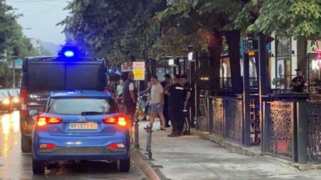 “Nožem ubo sugrađanina u Novom Pazaru: Policija intervenisala i uhapsila napadača” “Nožem ubo sugrađanina u Novom Pazaru: Policija intervenisala i uhapsila napadača”