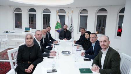 Zukorlić imenovao novo rukovodstvo Povjereništva SPP Novi Pazar Zukorlić imenovao novo rukovodstvo Povjereništva SPP Novi Pazar