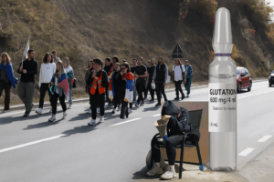 Studenti iz Novog Pazara iscrpljeni nakon 300 kilometara pješačenja – potrebna im je medicinska pomoć Studenti iz Novog Pazara iscrpljeni nakon 300 kilometara pješačenja – potrebna im je medicinska pomoć