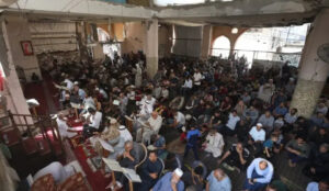 Prvi džuma-namaz u Gazi nakon primirja: Stotine vjernika obavlja molitvu u oštećenoj džamiji Faruk