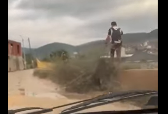 Sramota u Novom Pazaru: Đaci kroz blato i rupe do škole!