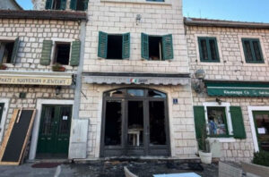 Zapaljena radnja turskog državljanina u Crnoj Gori – Ombudsman upozorio na rasističke proteste u Podgorici