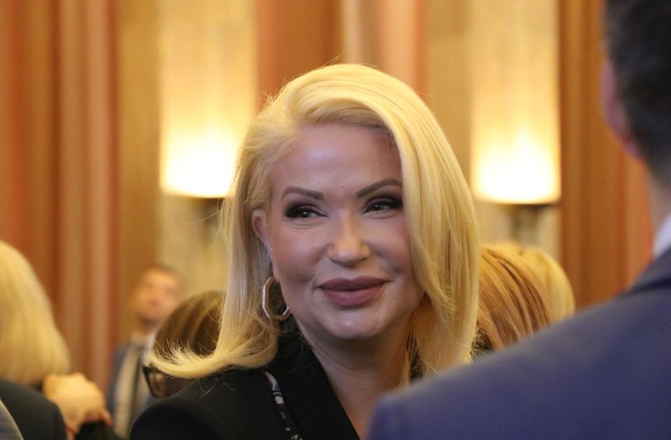 Plenum traži smenu Sandre Božić: „Osveta loših đaka i pokušaj gašenja univerziteta“ Plenum traži smenu Sandre Božić: „Osveta loših đaka i pokušaj gašenja univerziteta“