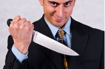 Opširnije o jučerašnjem nabadanju u Novom Pazaru – Muškarac tvrdi da je sam sebi nanio ranu