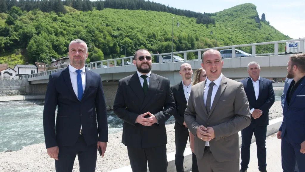 Usame Zukorlić: „Nema stajanja dok ne završimo sve puteve“ – Asfaltirana Tekstilna ulica u Prijepolju Usame Zukorlić: „Nema stajanja dok ne završimo sve puteve“ – Asfaltirana Tekstilna ulica u Prijepolju