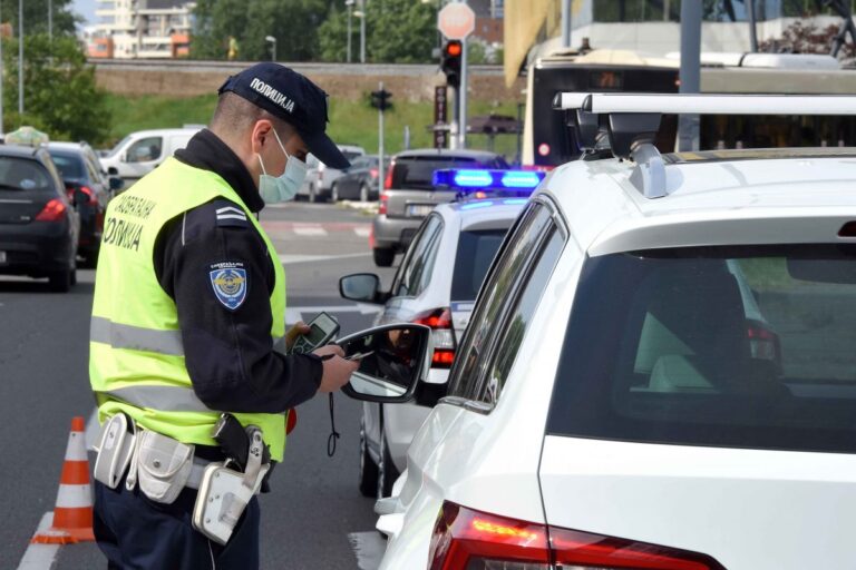 Šok u Prijepolju: Vozač „škode“ imao 3,79 promila alkohola – jedva stajao na nogama, a tvrdio da je sposoban za vožnju!