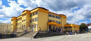 Za vreme velikog odmora Otac napao više đaka, dečaku koji ih je razdvajao polomljena vilica / VIDEO