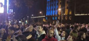 Zasad mirno ispred Skupštine