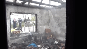 Opširnije o požaru u Tutinu: Dom porodice Derdemez izgorio za nekoliko minuta, nana spašena u posljednjem trenutku (VIDEO) Opširnije o požaru u Tutinu: Dom porodice Derdemez izgorio za nekoliko minuta, nana spašena u posljednjem trenutku (VIDEO)