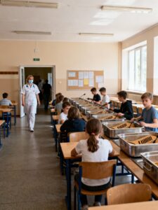Masovno trovanje đaka u Skoplju: Fekalne bakterije otkrivene u musaki i vodi u OŠ „Dimo Hadži Dimov“.