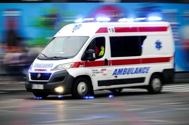 Četvoročlana porodica povređena u prevrtanju automobila kod Belog potoka