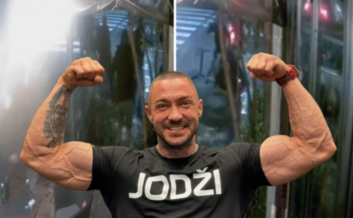 Sramotan poziv Jodžira: ‘Vraćam se s braćom da očistimo grad od smeća!’ – I krenuli su u lov na strance (VIDEO) Sramotan poziv Jodžira: ‘Vraćam se s braćom da očistimo grad od smeća!’ – I krenuli su u lov na strance (VIDEO)