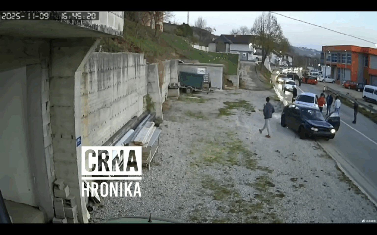 Šta se ovo dešava na našim putevima?  Pokušao da UBIJE učesnike nakon udesa — snimak šokira!