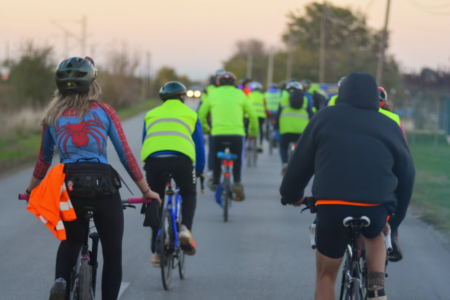 Biciklima do protesta: studenti iz Novog Sada krenuli ka Novom Pazaru u znak podrške kolegama sa DUNP-a