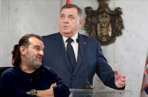 Nakon bure u RS-u: Aca Lukas se nudi Sarajevu da pjeva besplatno – jer zašto da propadne Nakon bure u RS-u: Aca Lukas se nudi Sarajevu da pjeva besplatno – jer zašto da propadne