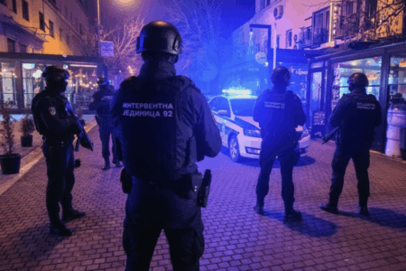 Interventna jedinica u Novom Pazaru u noćnoj akciji zaplijenila oružje, drogu i uhapsila više osoba