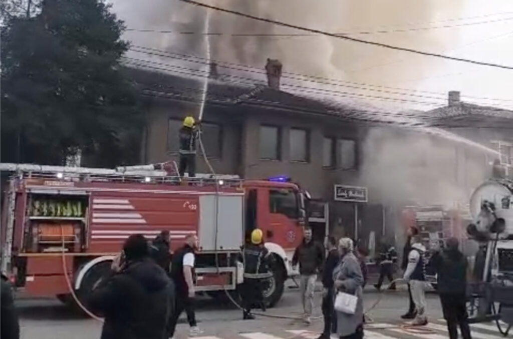 Opširnije o POŽARU u NOVOM PAZARU – Dvoje ljudi u bolnici